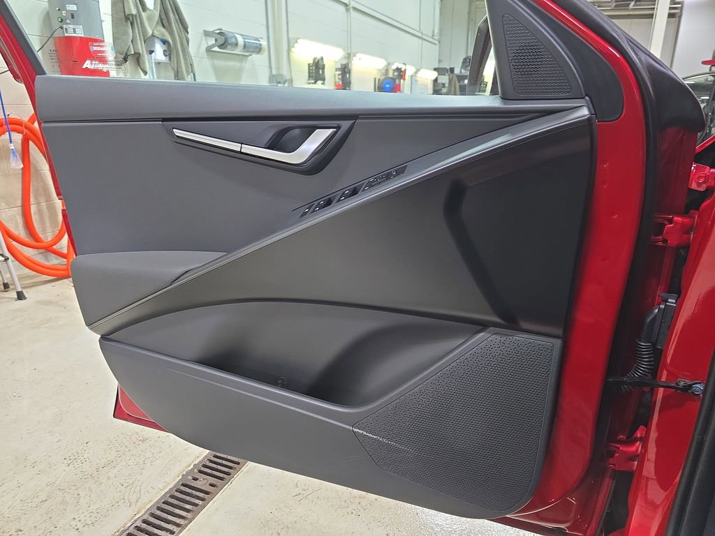 Used 2024 Kia Niro LX image 27