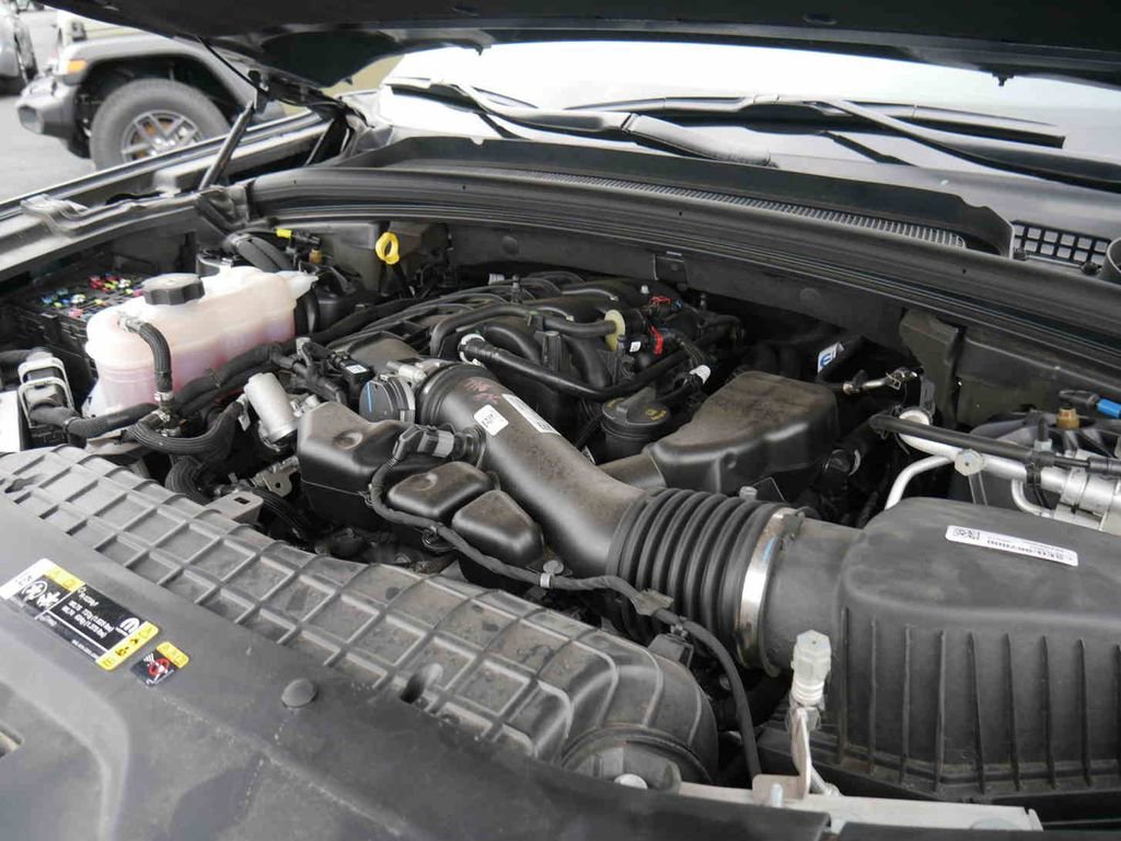 Used 2024 Jeep Grand Cherokee Overland image 12