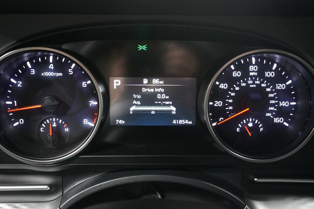 Used 2024 Kia Carnival LX FWD image 24