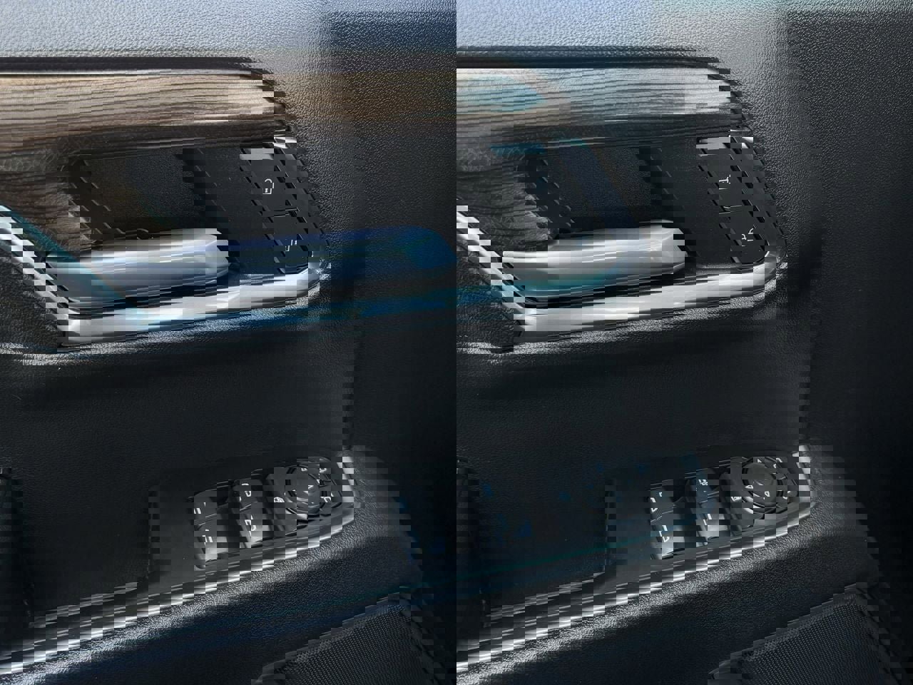 Used 2022 Chevrolet Silverado 1500 LT w/ Z71 Off-Road Package image 26