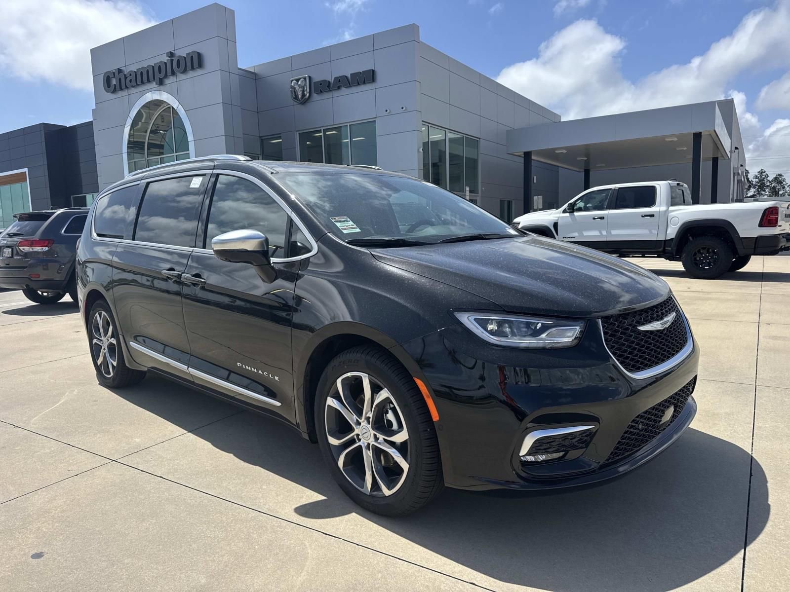 New 2026 Chrysler Pacifica Pinnacle image 1
