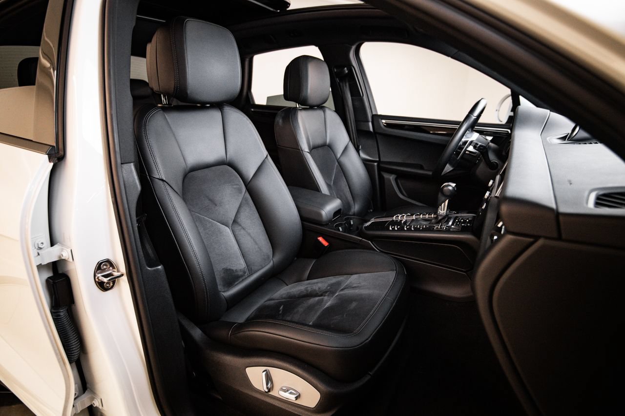 Certified 2021 Porsche Macan AWD/4WD image 29