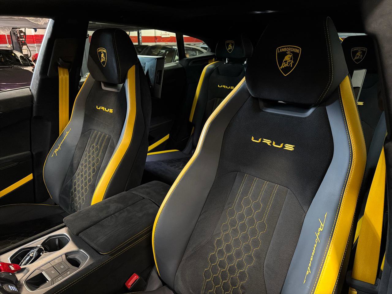 Used 2024 Lamborghini Urus Performante AWD/4WD image 24