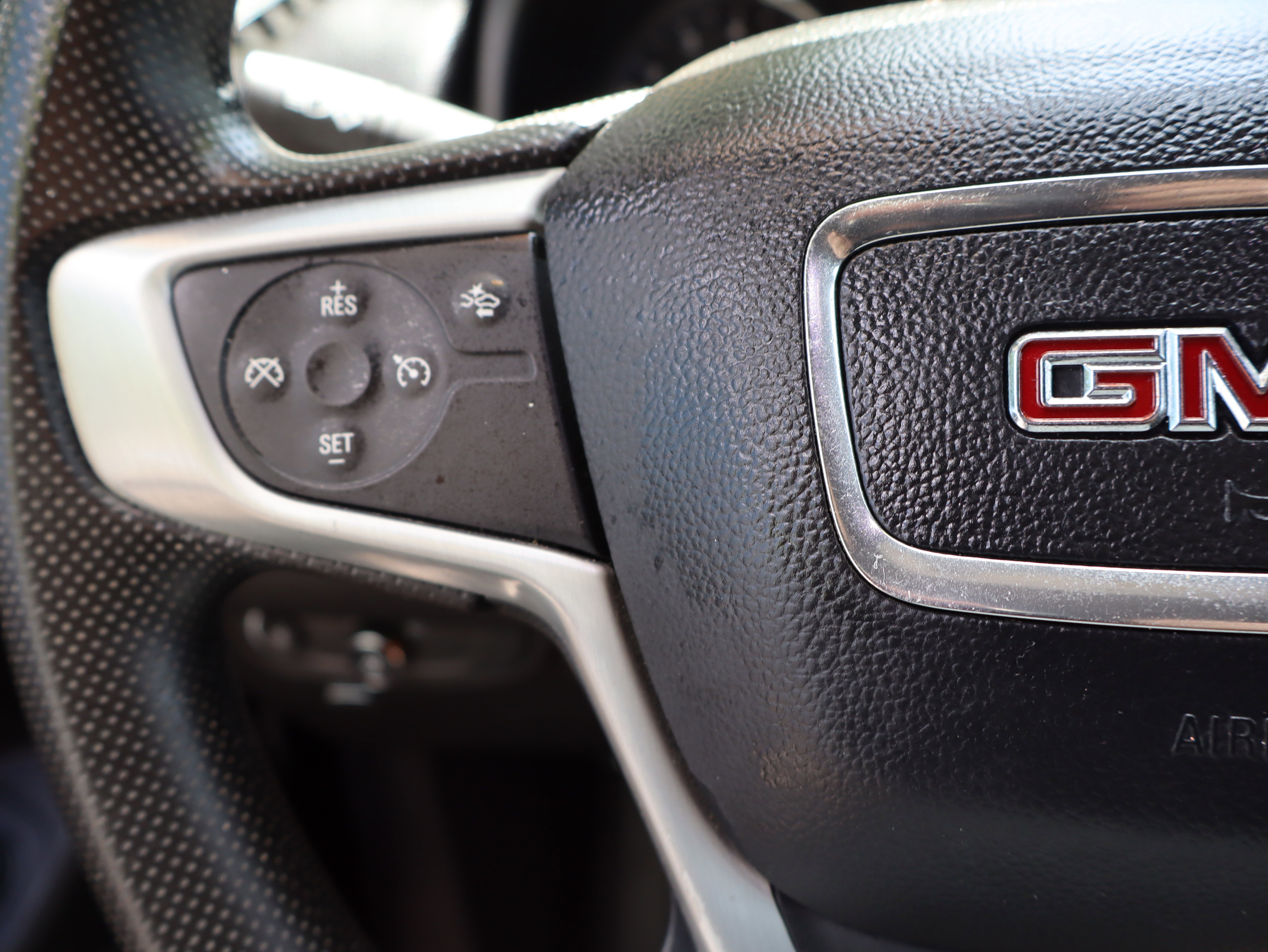 Used 2022 GMC Terrain SLE w/ Driver Convenience Package image 25