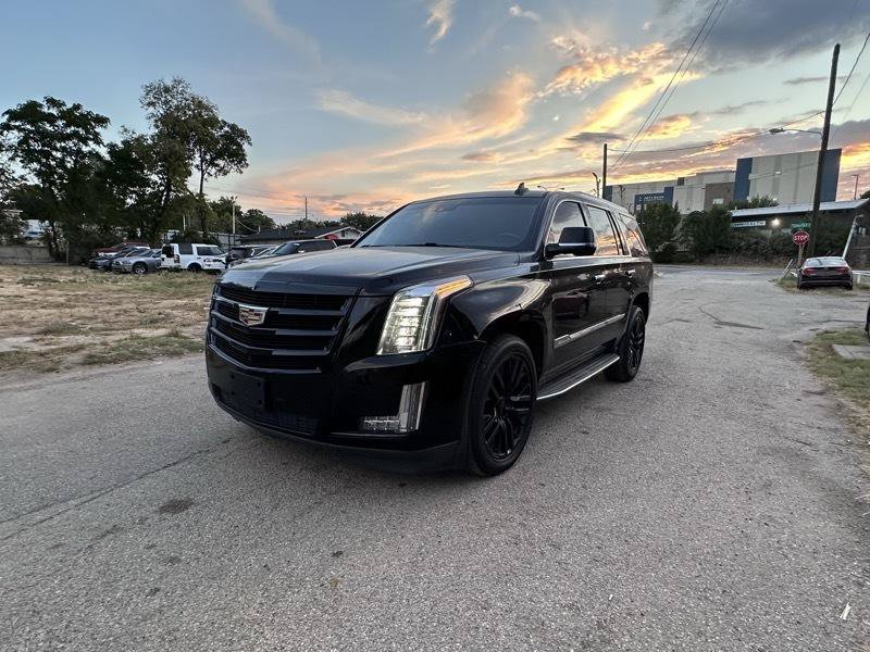 Used 2017 Cadillac Escalade Luxury AWD/4WD image 2