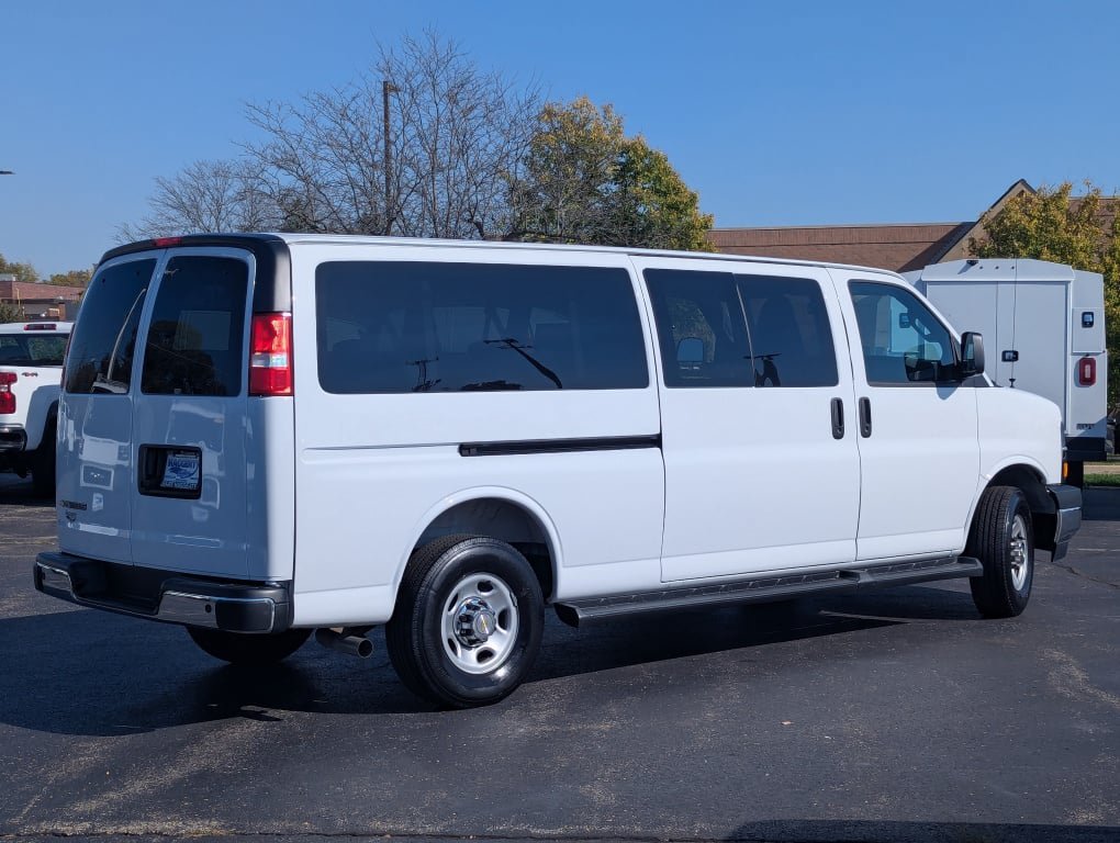 Used 2025 Chevrolet Express 3500 LT w/ LT Preferred Equipment Group RWD image 9