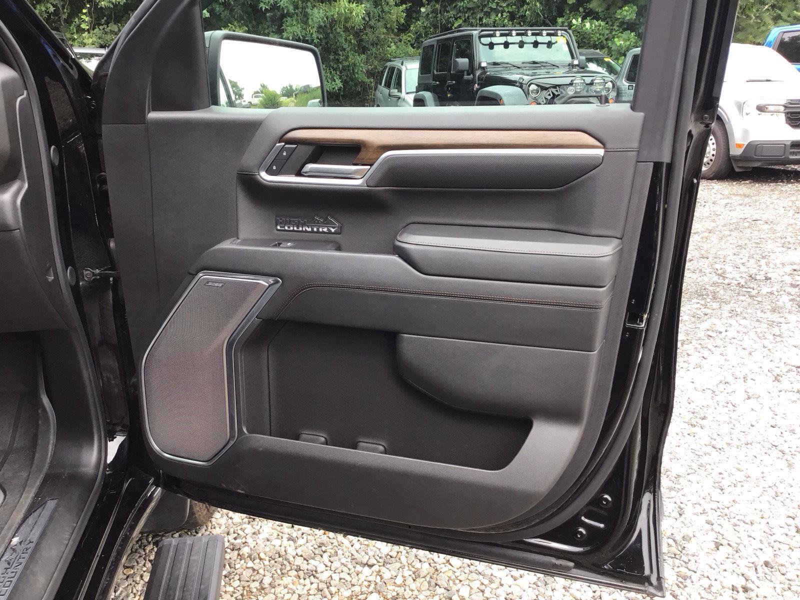 Used 2024 Chevrolet Silverado 1500 High Country w/ Midnight Edition AWD/4WD image 7