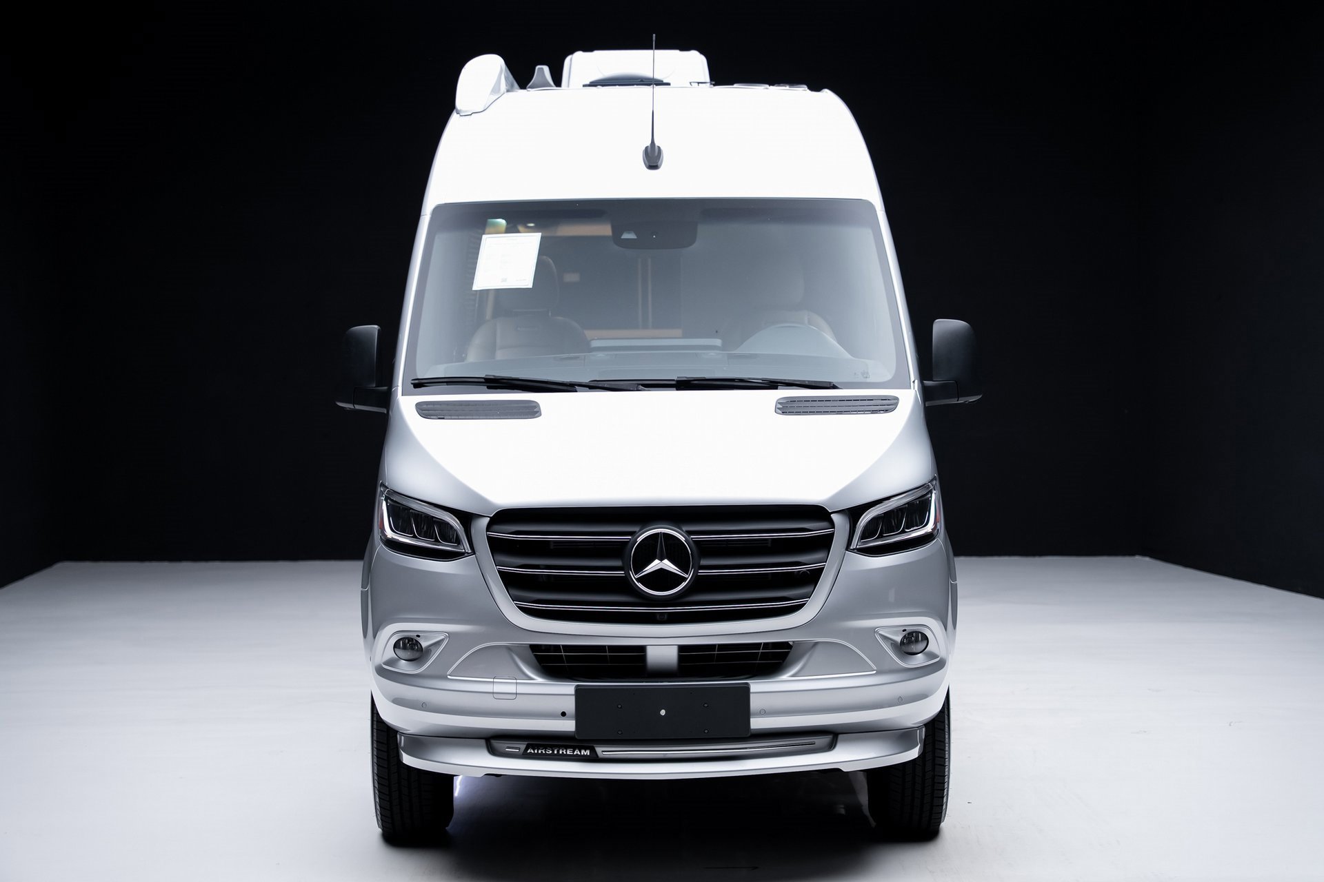 Used 2022 Mercedes-Benz Sprinter 144 Cargo image 6