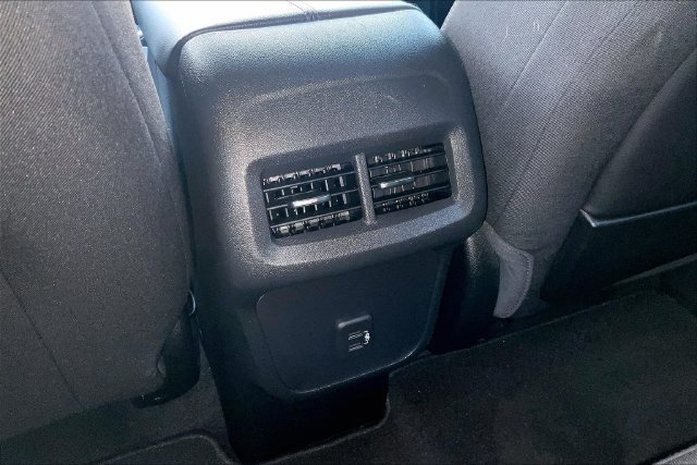 Used 2024 GMC Terrain SLE w/ Elevation Edition FWD image 25