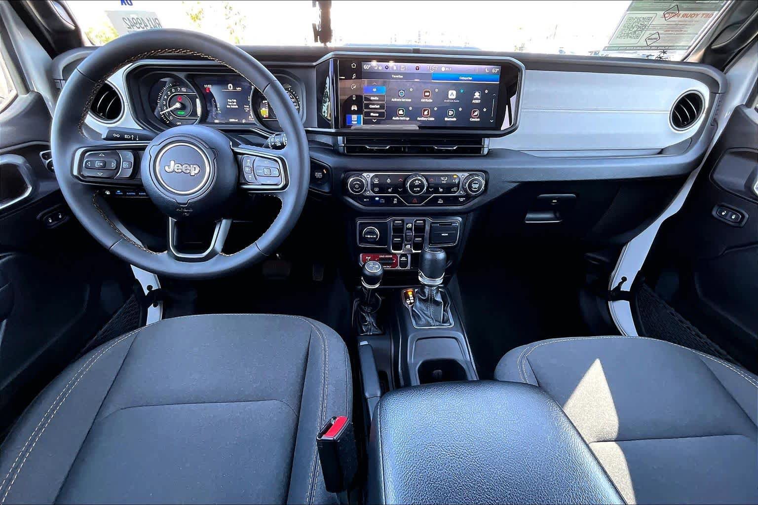 Used 2024 Jeep Wrangler Unlimited AWD/4WD image 14