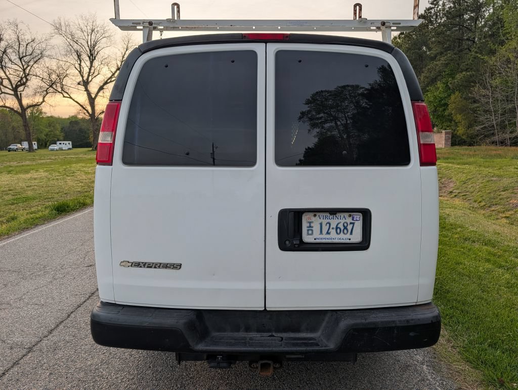 Used 2017 Chevrolet Express 3500 Extended RWD image 4