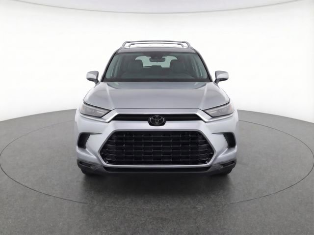 Used 2024 Toyota RAV4 XLE w/ Convenience Package image 5