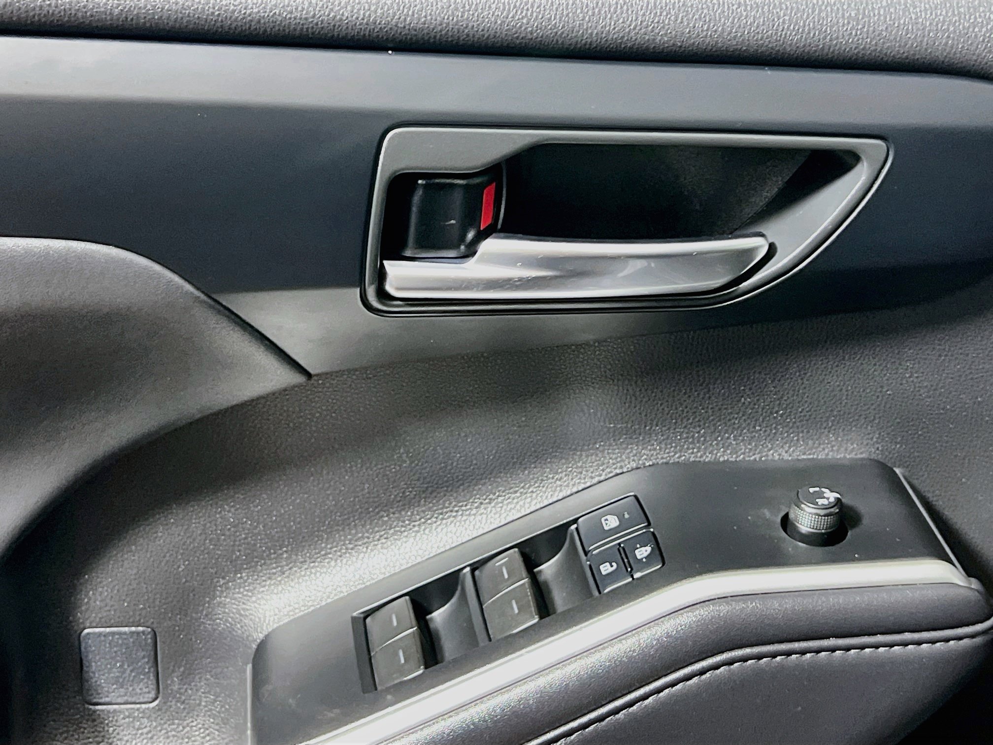 Used 2021 Toyota Highlander XLE FWD image 16