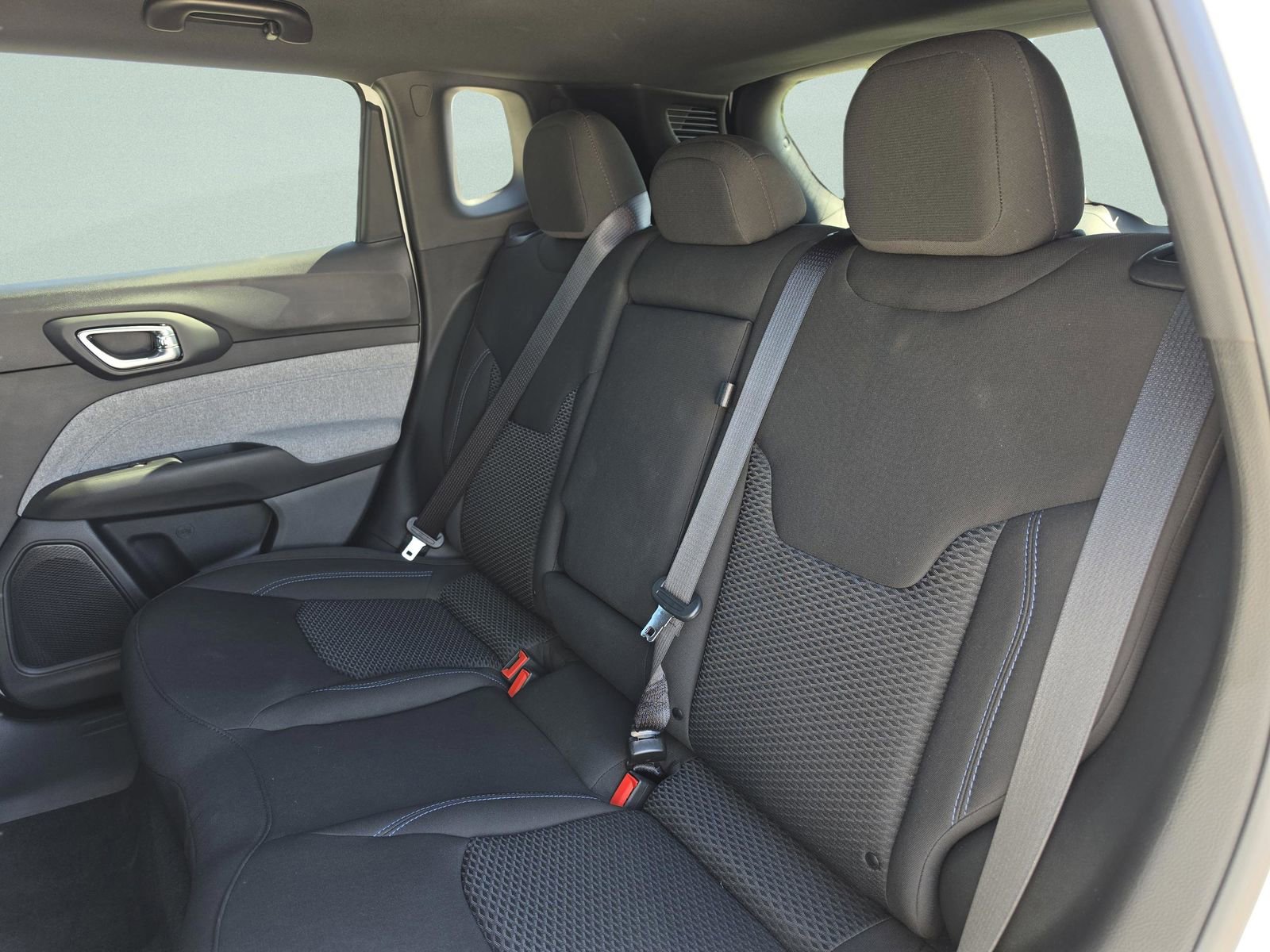 Used 2025 Jeep Compass Sport image 19