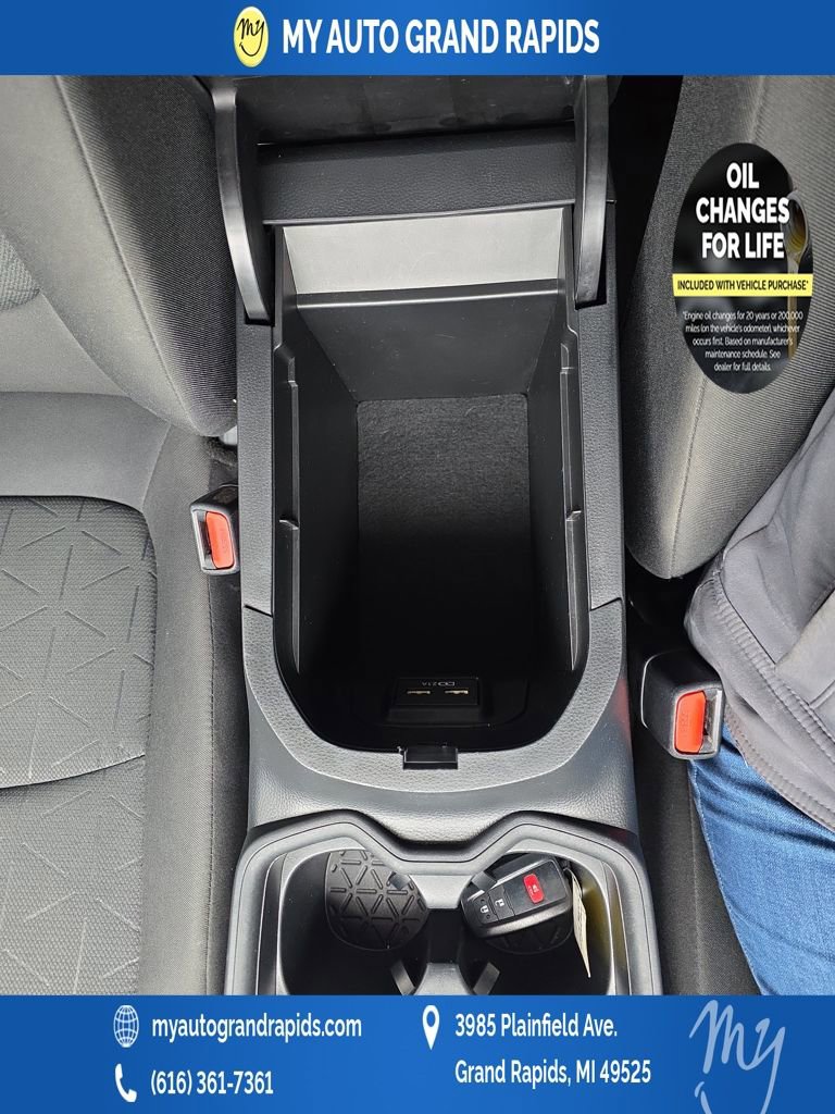 Used 2021 Toyota RAV4 XLE image 27