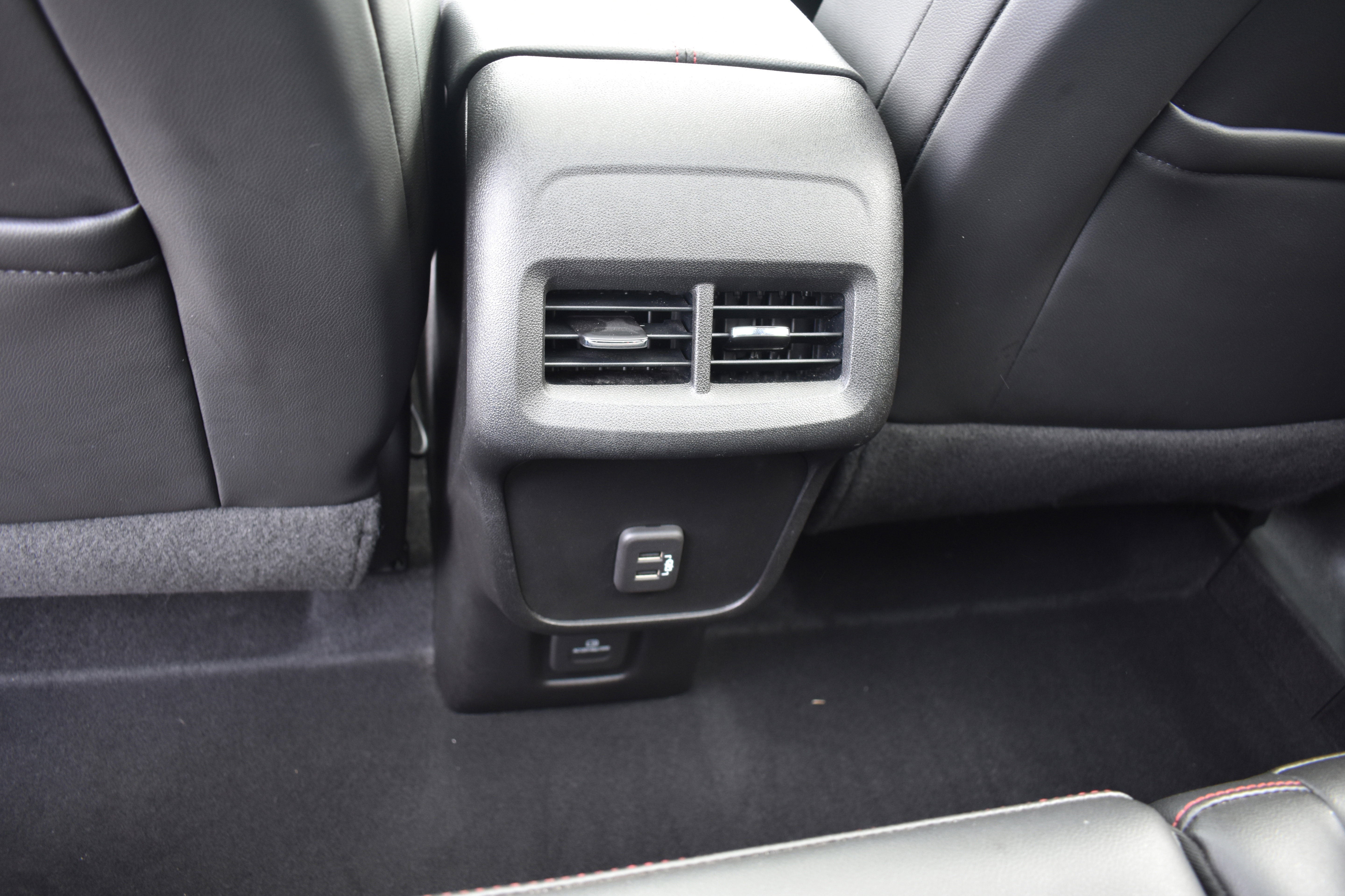 Used 2022 Chevrolet Equinox RS w/ RS Leather Package image 27