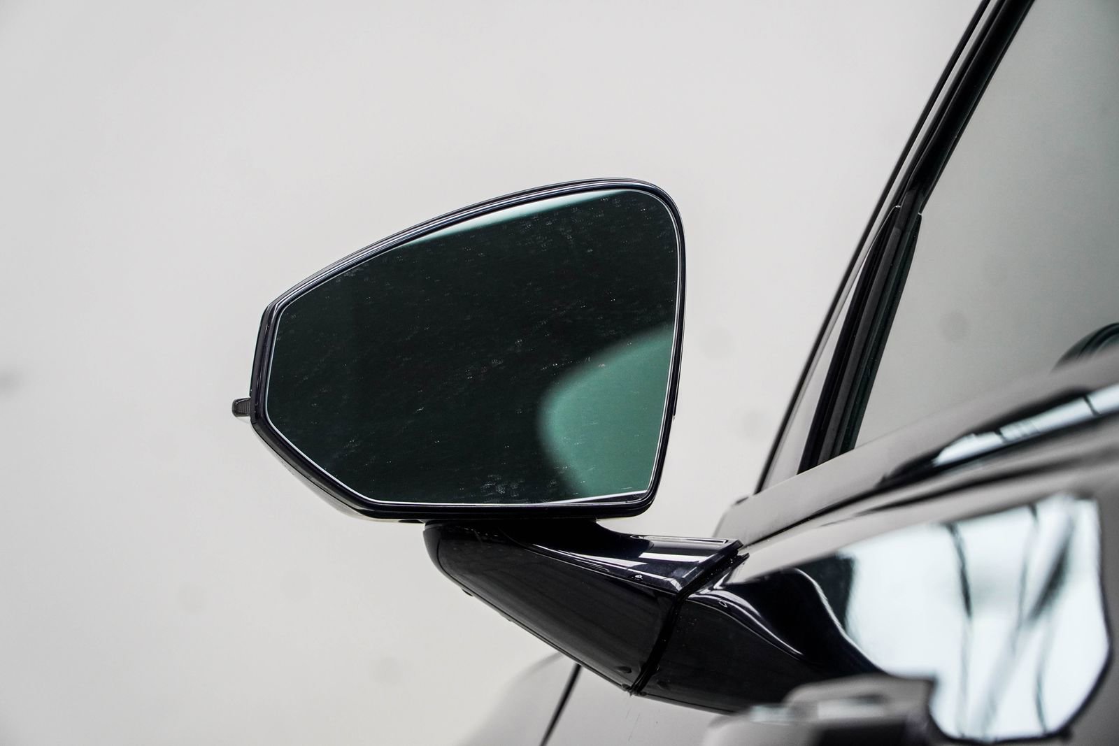 Used 2022 Polestar Polestar 2 w/ Plus Package image 15