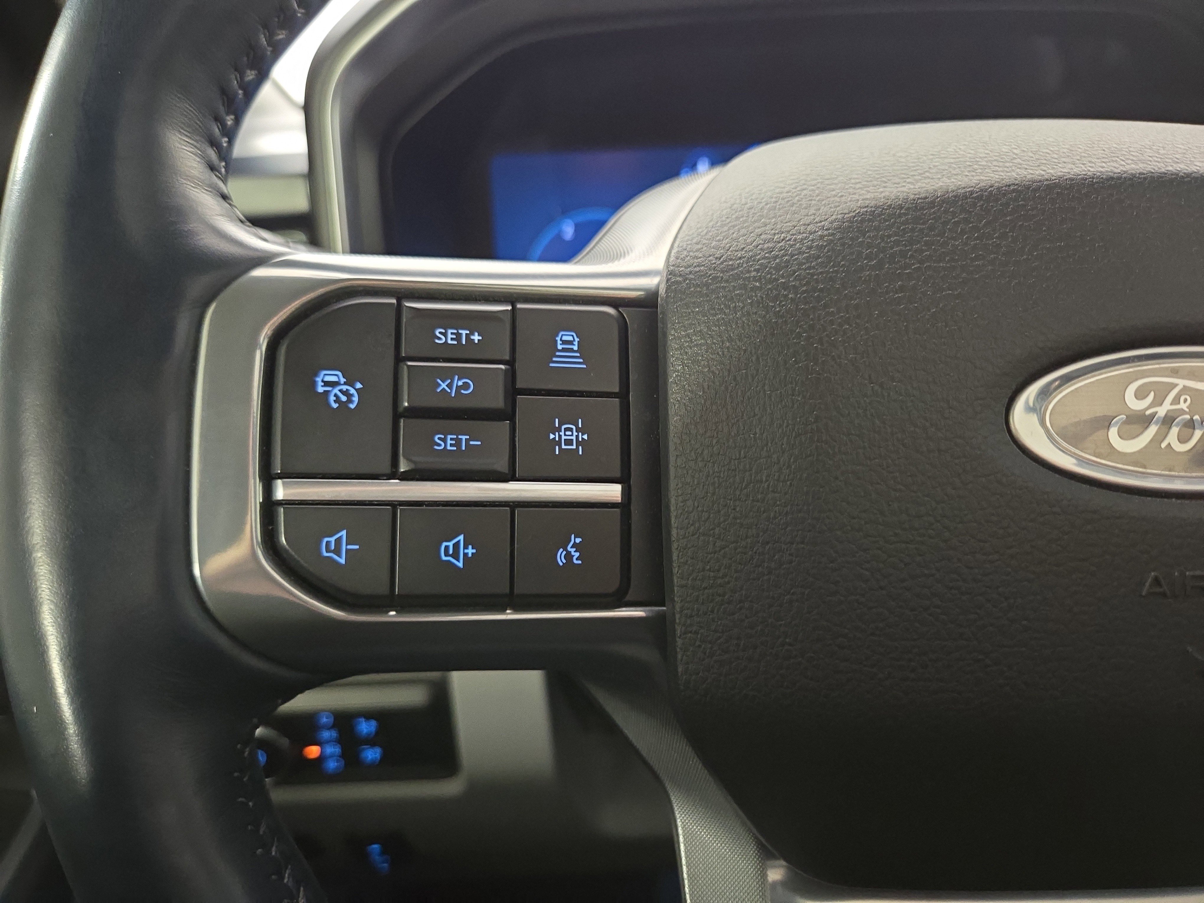 Used 2024 Ford F350 Limited w/ FX4 Off-Road Package image 16