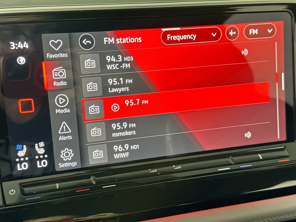 Used 2025 Volkswagen Atlas Peak Edition SE AWD/4WD image 29