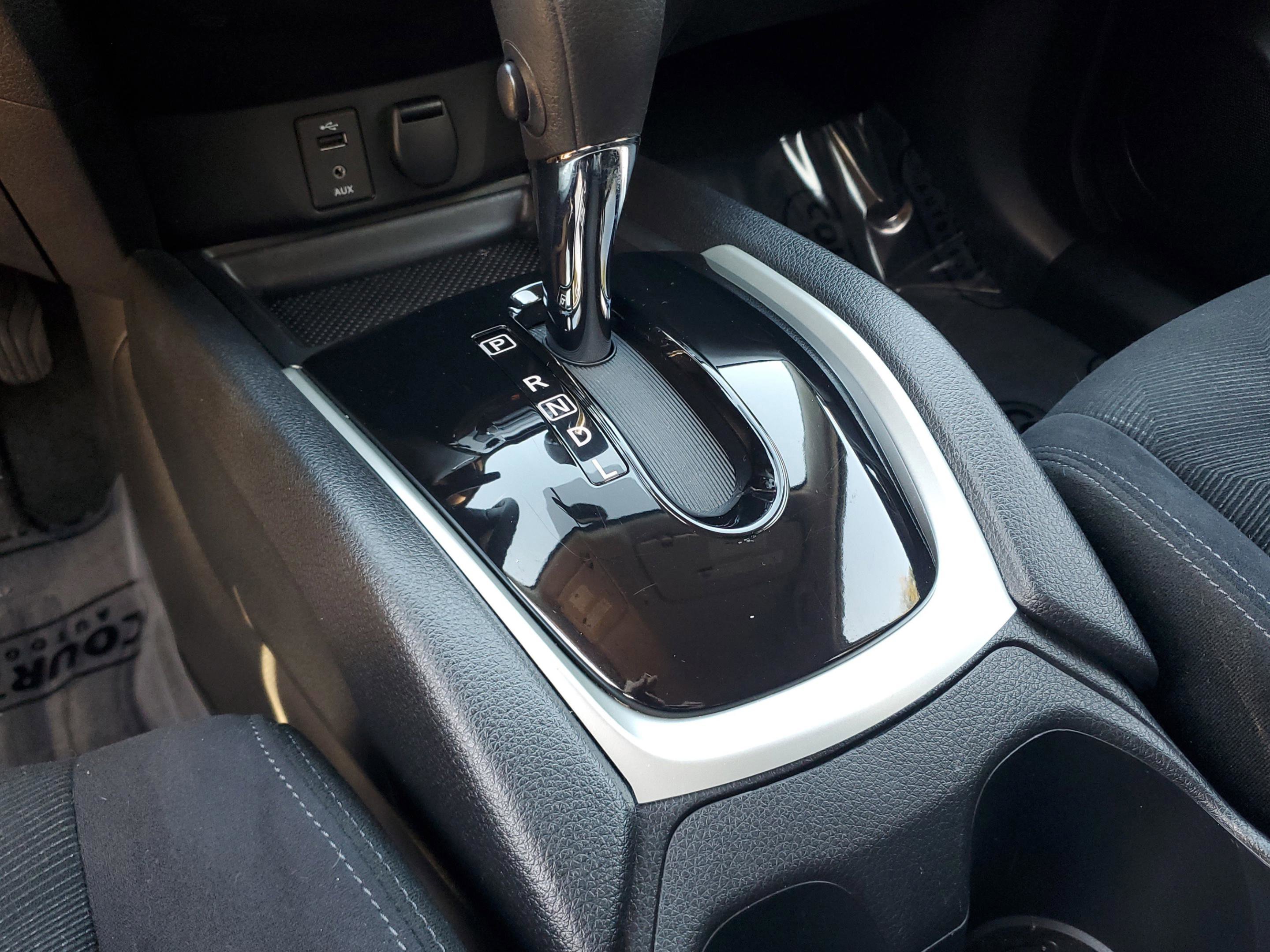 Used 2016 Nissan Rogue SV w/ SV Premium Package image 26