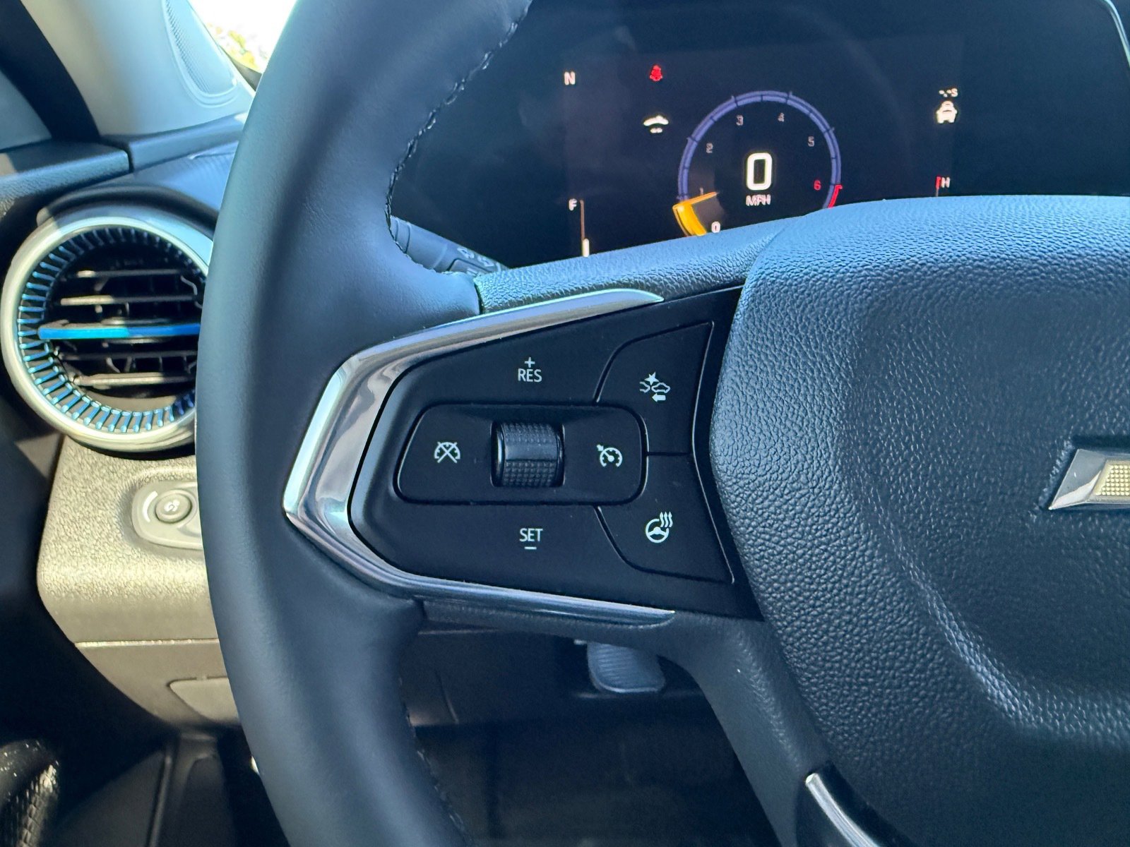 Used 2025 Chevrolet Trax LT w/ Driver Confidence Package image 26