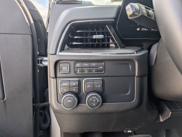 Used 2025 Chevrolet Suburban Z71 image 11