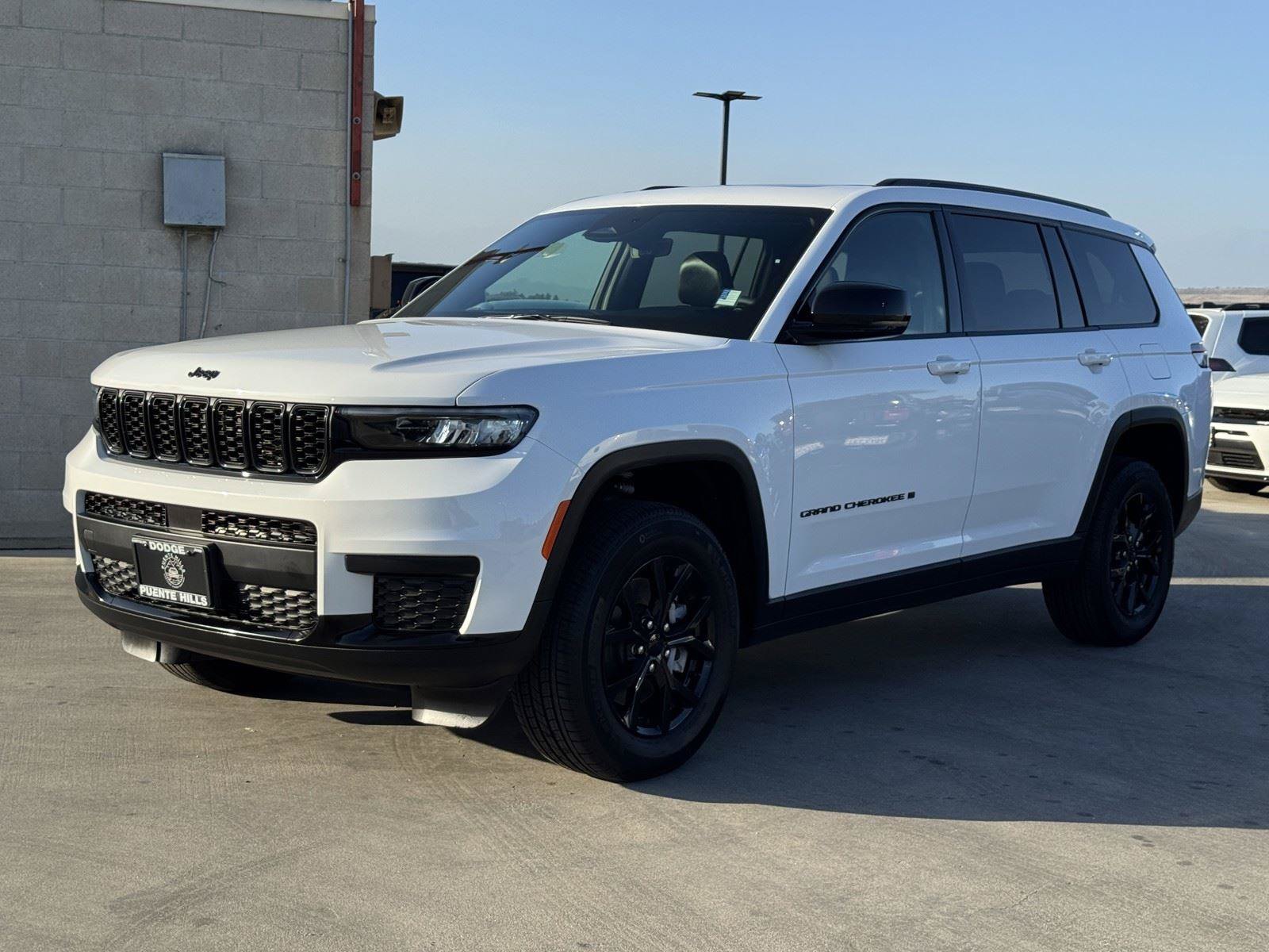 Certified 2025 Jeep Grand Cherokee L Altitude RWD image 3
