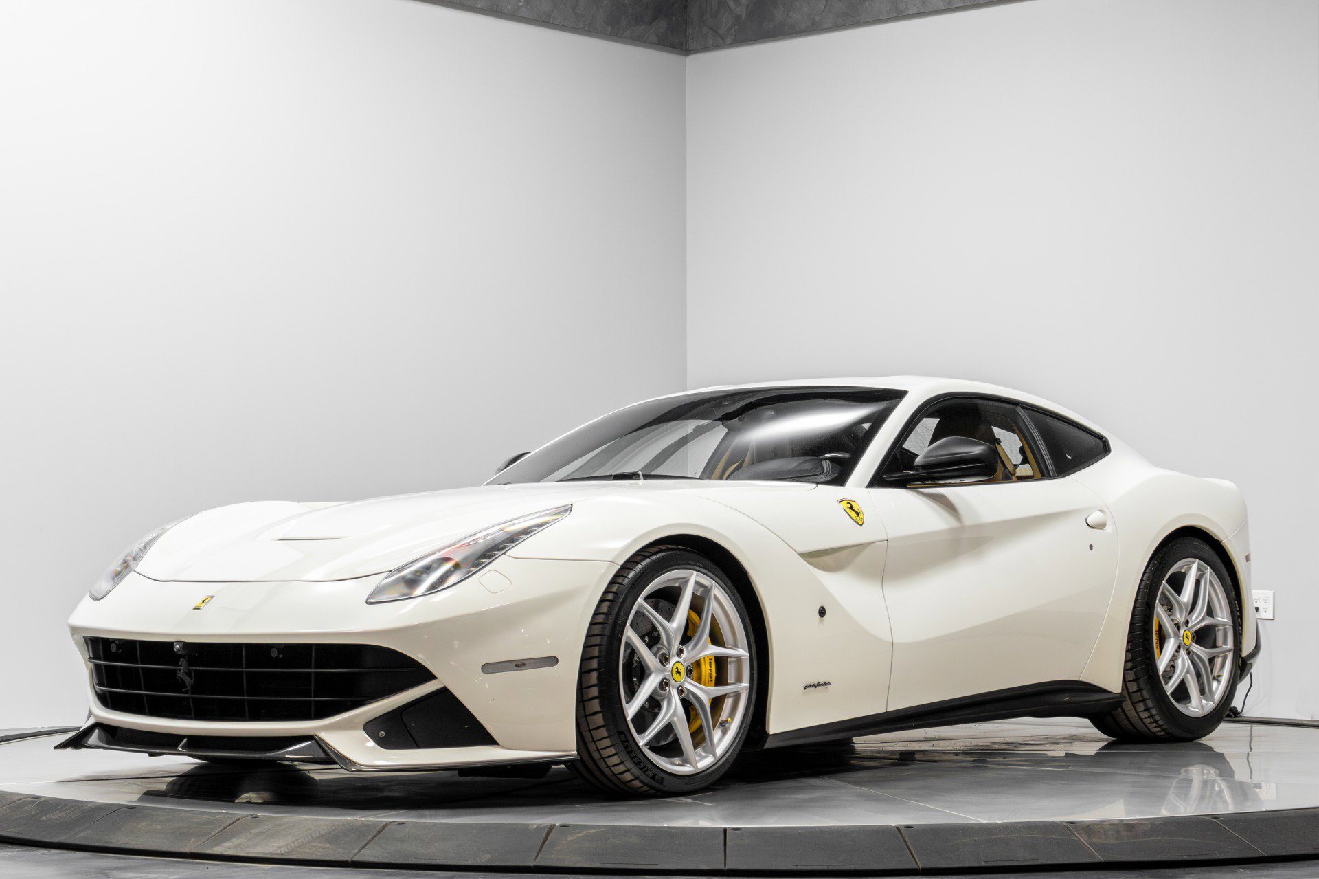 Used 2015 Ferrari F12 Berlinetta image 2