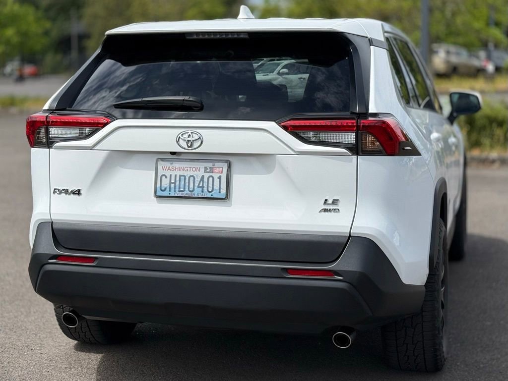 Used 2023 Toyota RAV4 LE AWD/4WD image 5