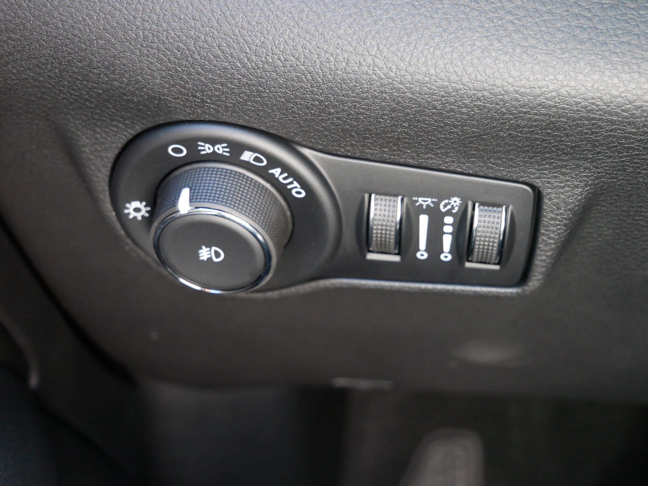 New 2026 Jeep Compass Latitude AWD/4WD image 18