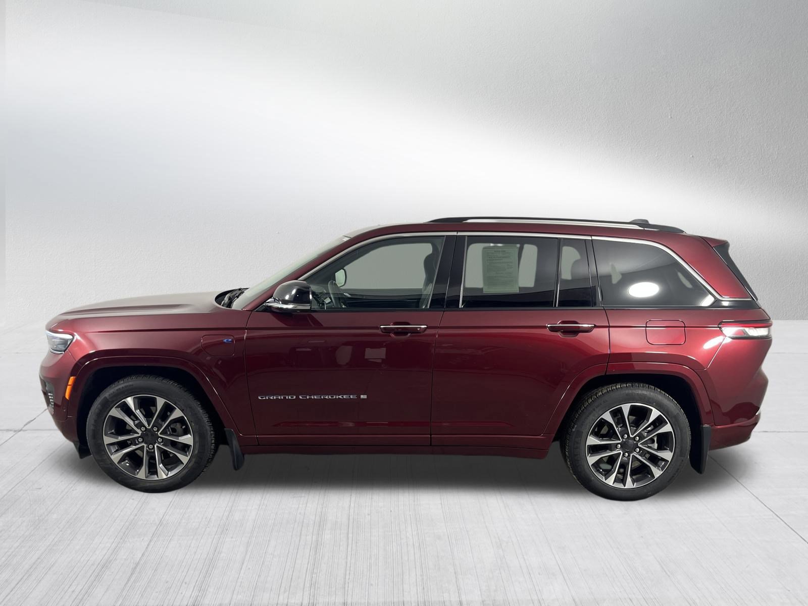 Used 2023 Jeep Grand Cherokee Overland w/ Advanced Protech Group III image 4