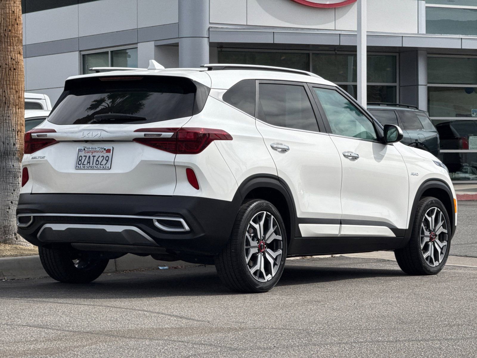 Used 2022 Kia Seltos SX w/ Sunroof Package image 3