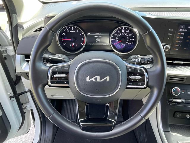 Used 2024 Kia Carnival LX FWD image 21