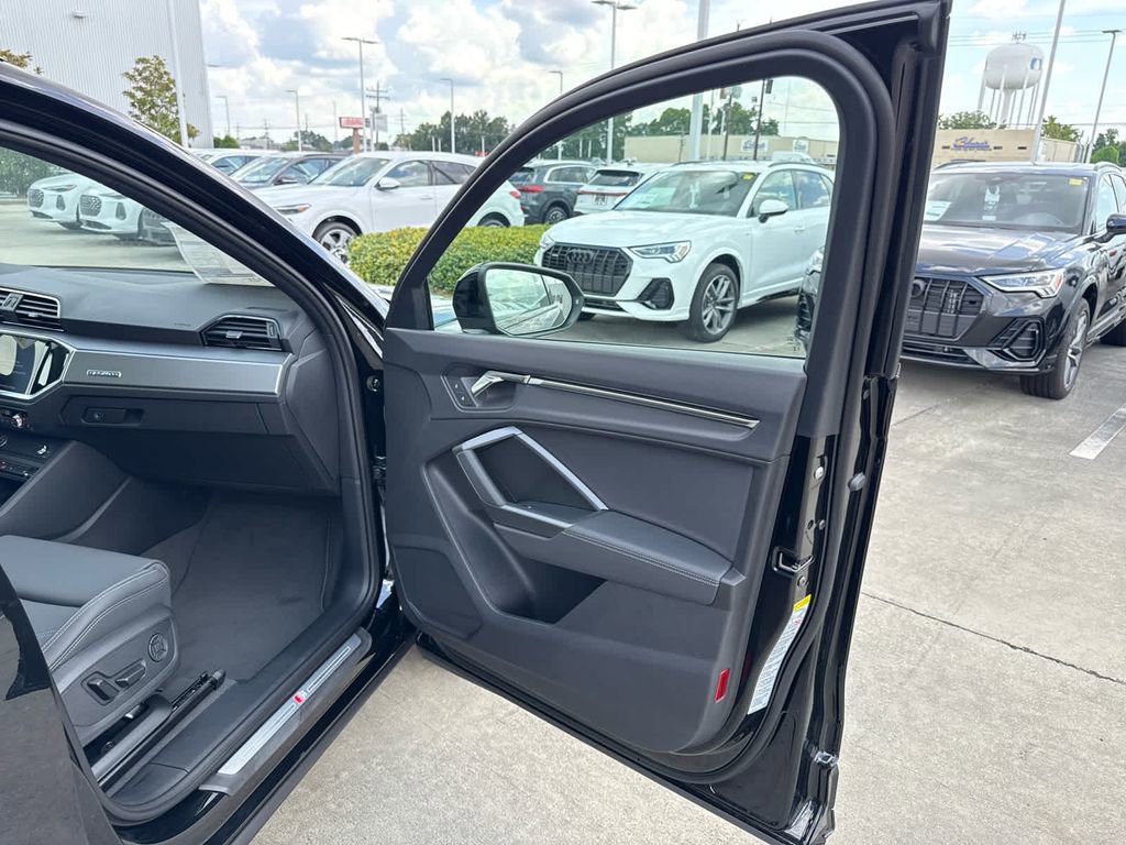 New 2025 Audi Q3 2.0T Premium image 13