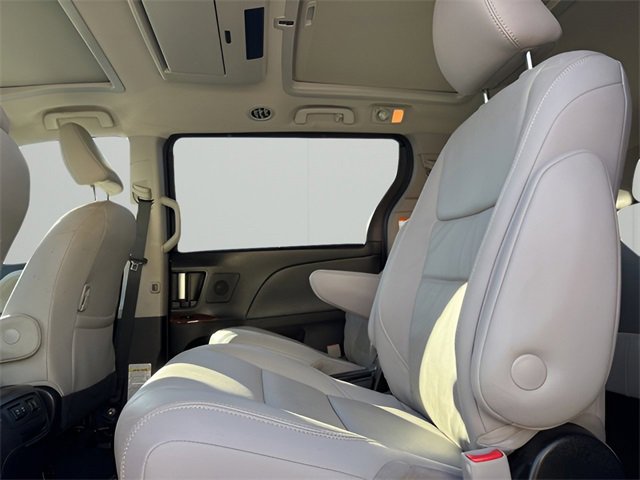 Used 2018 Toyota Sienna Limited Premium image 13