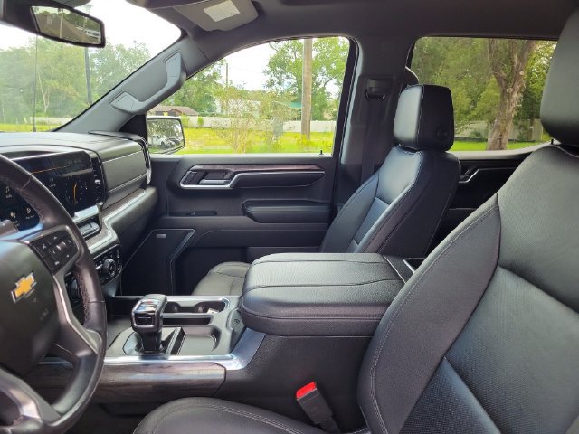 Used 2023 Chevrolet Silverado 1500 LTZ w/ LTZ Convenience Package II AWD/4WD image 19