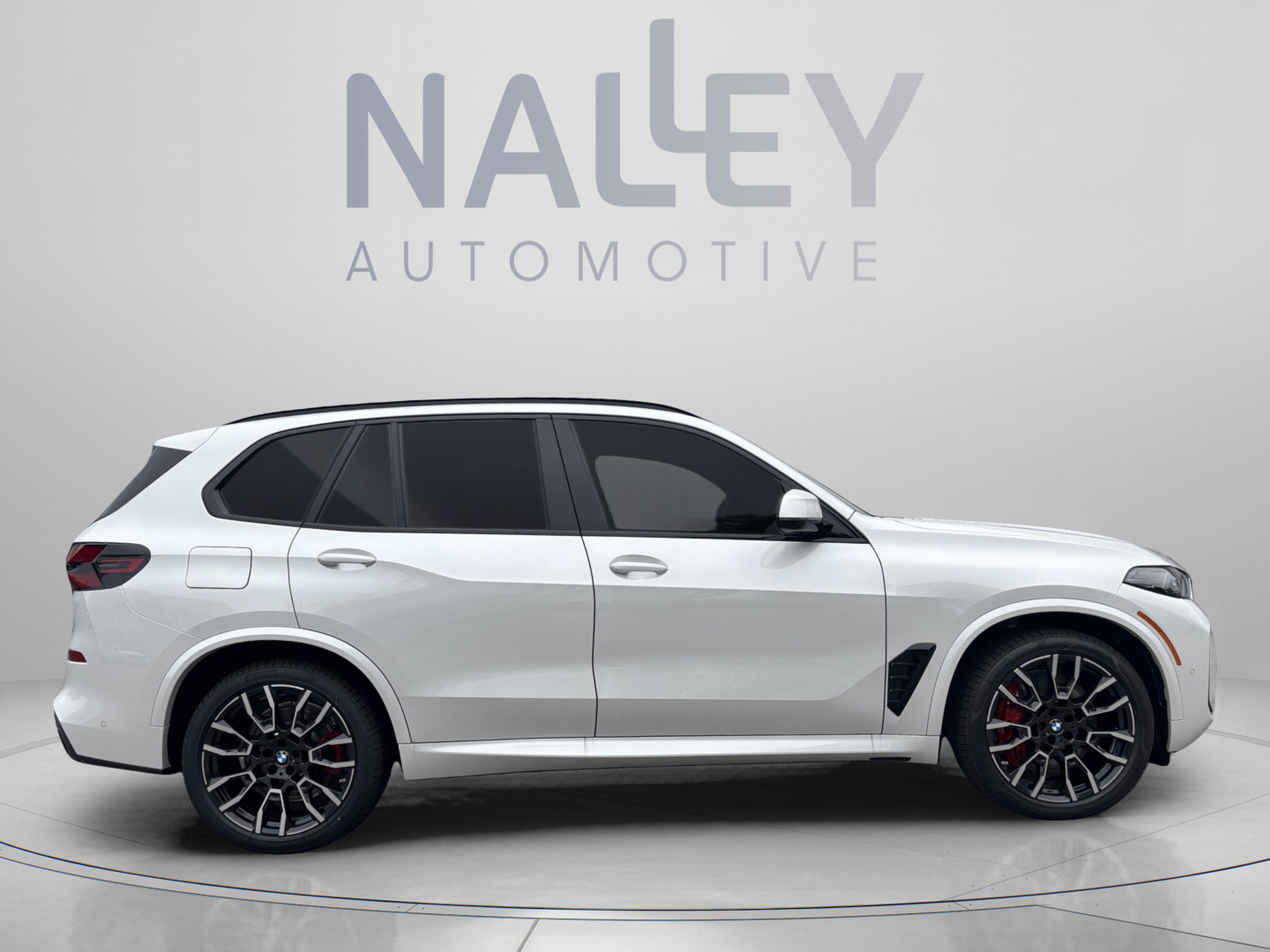 Used 2026 BMW X5 xDrive50e w/ M Sport Package AWD/4WD image 4