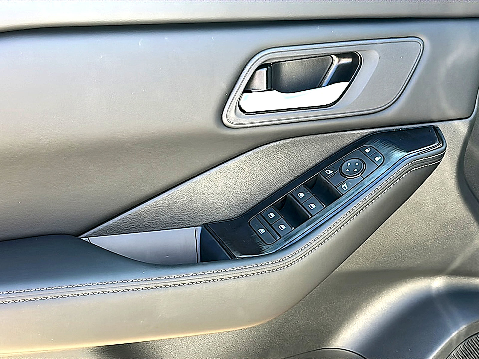 New 2026 Nissan Rogue SV FWD image 13