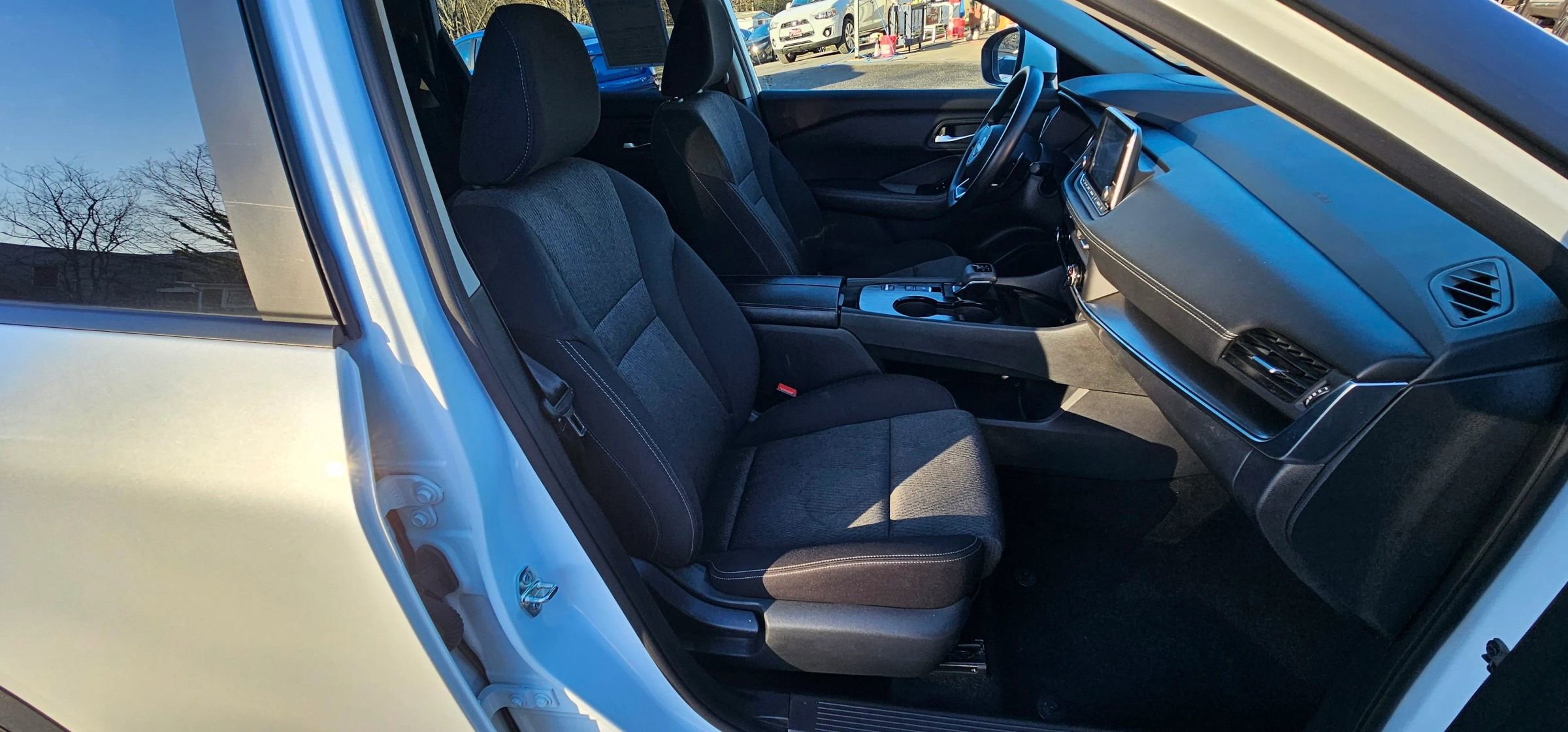 Used 2024 Nissan Rogue SV image 15