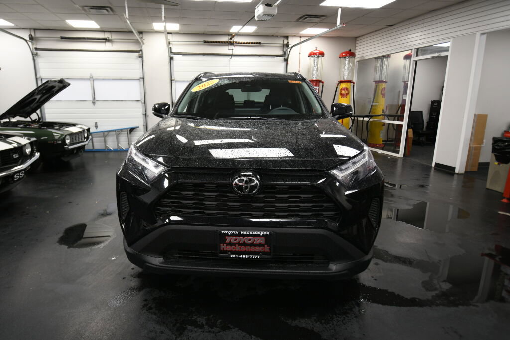 Used 2025 Toyota RAV4 XLE image 2