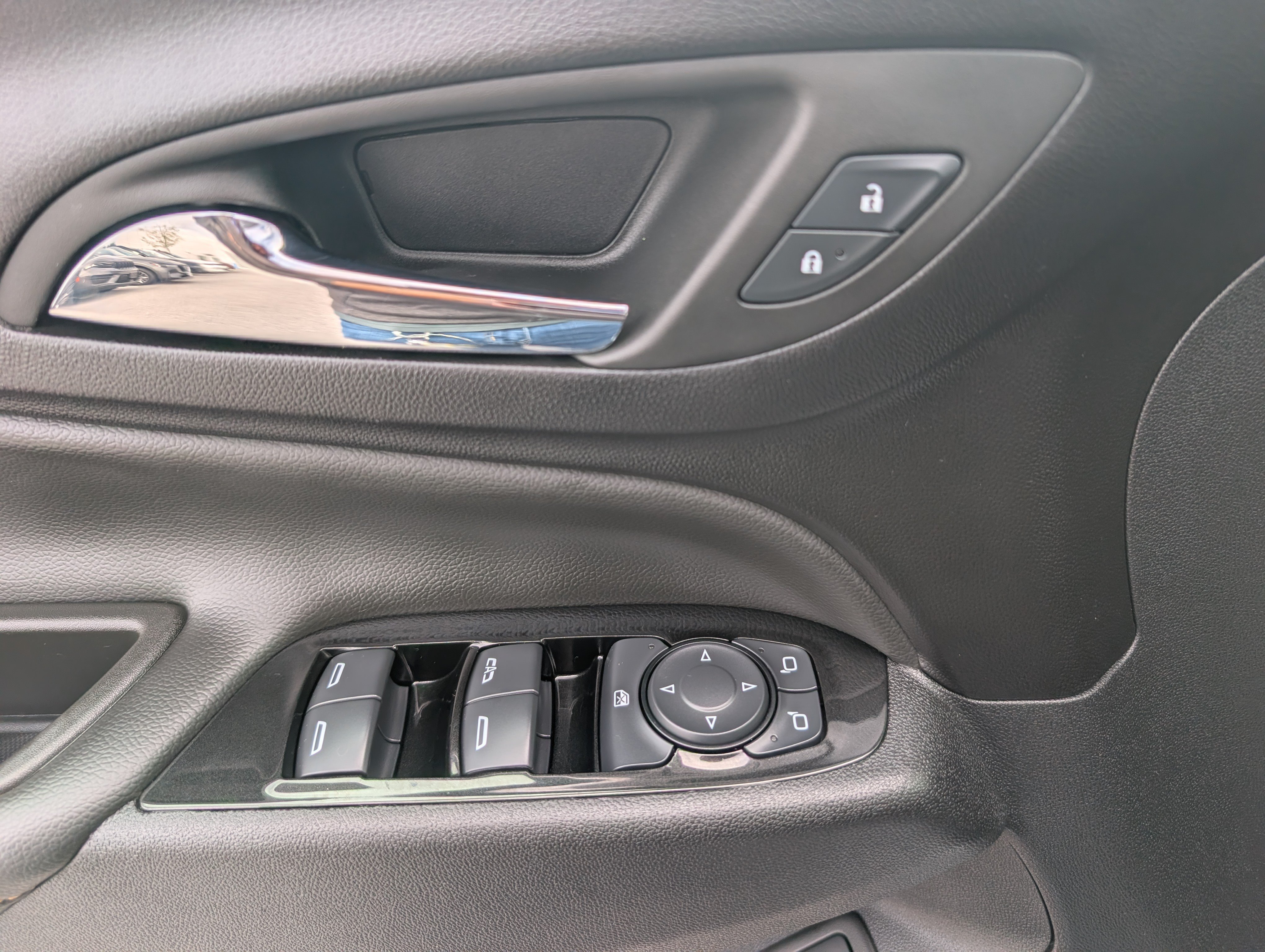 Used 2024 Chevrolet Equinox Premier AWD/4WD image 21