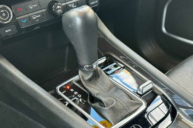 Used 2024 Jeep Compass Latitude image 18