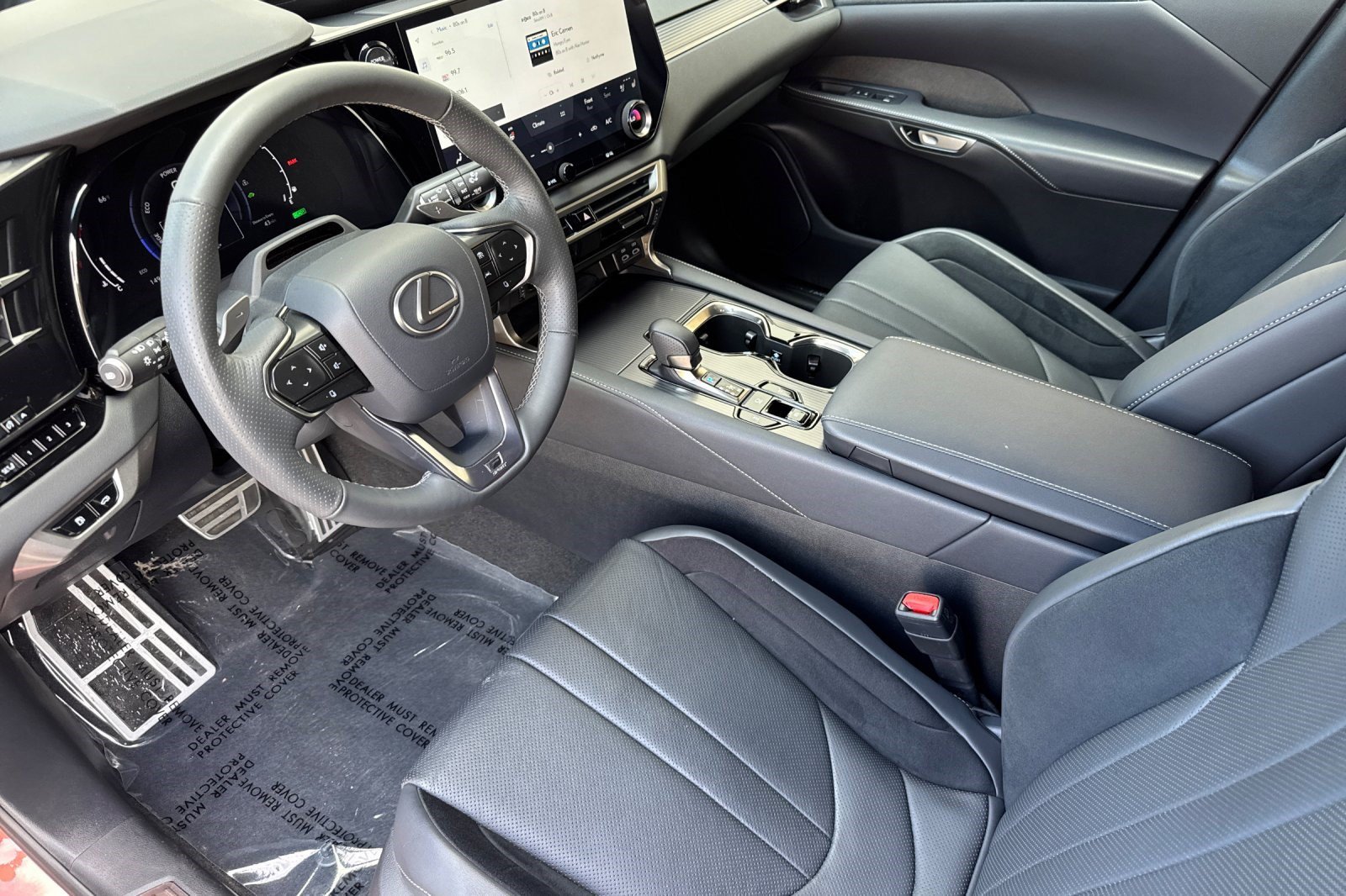 Certified 2023 Lexus RX 500h F Sport w/ Cold Area Package AWD/4WD image 4