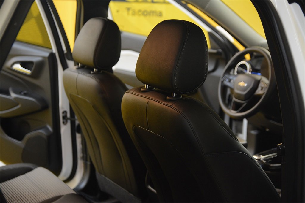 Used 2025 Chevrolet Trax LT image 31