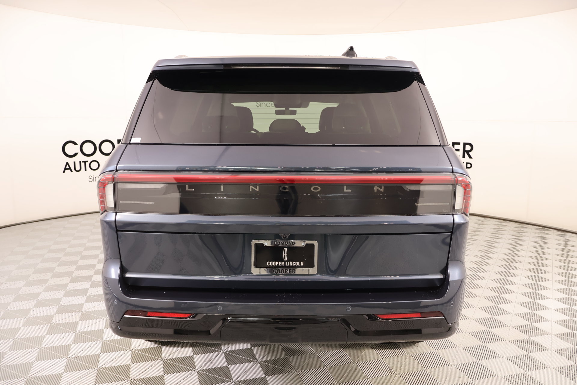 New 2026 Lincoln Navigator Premiere AWD/4WD image 22