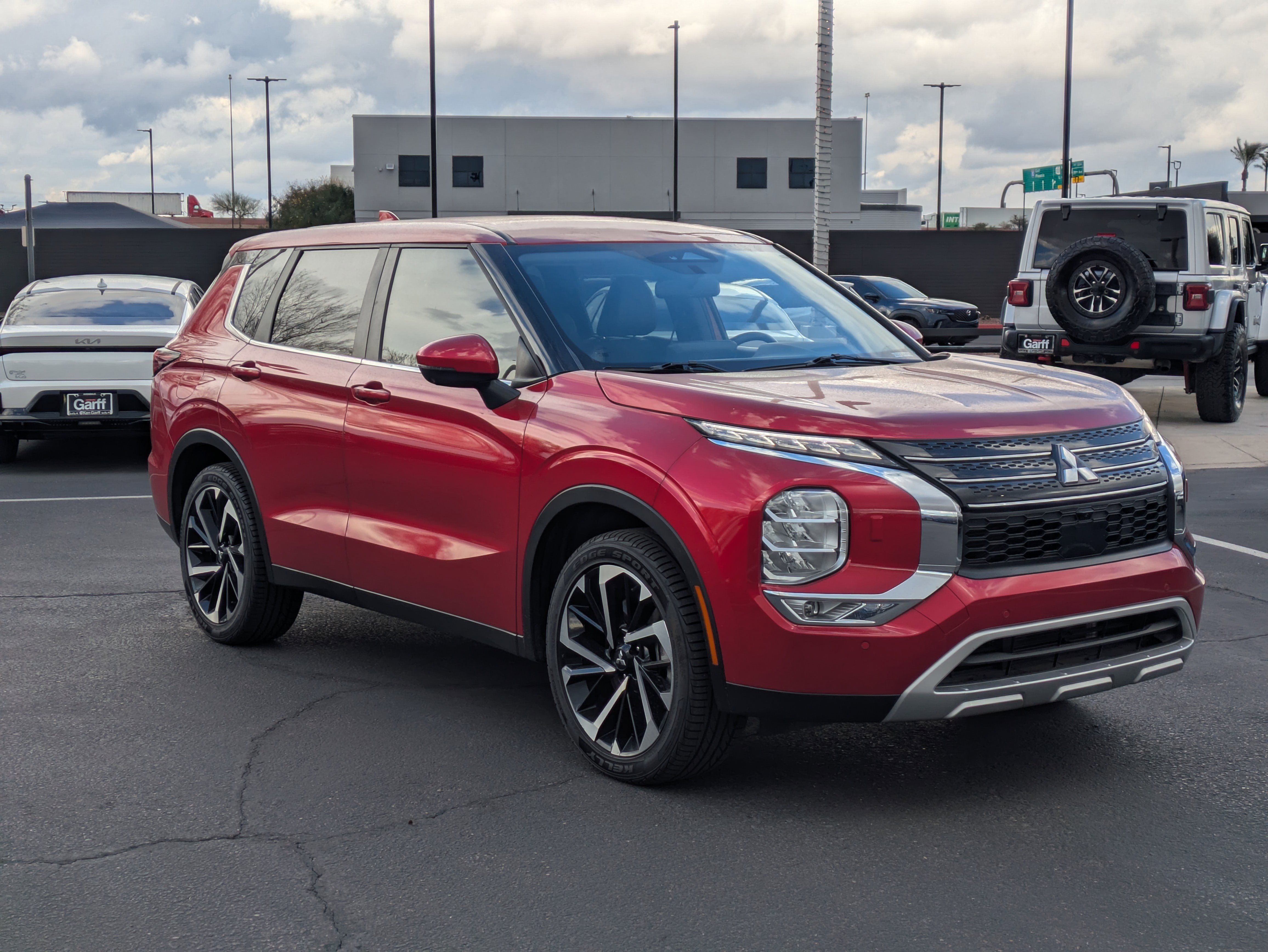 Used 2024 Mitsubishi Outlander SE image 7