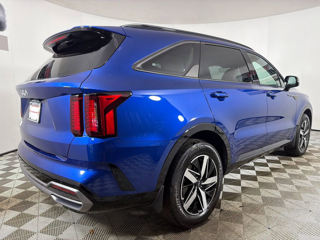 Used 2023 Kia Sorento S w/ Panoramic Sunroof Package FWD image 5