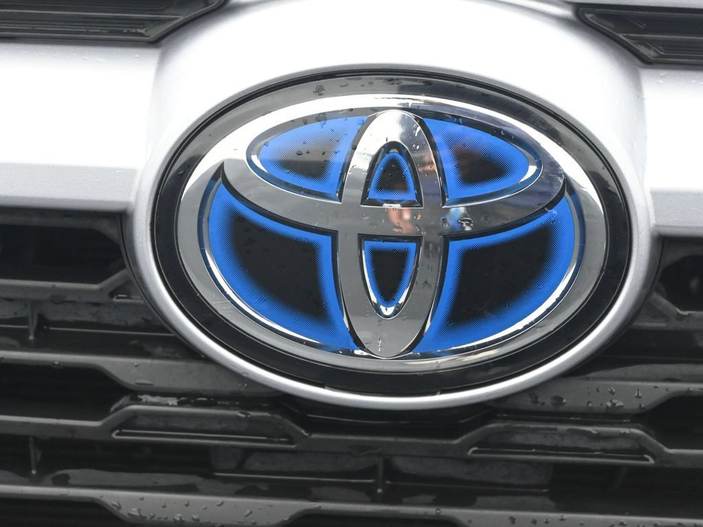 Used 2022 Toyota RAV4 LE AWD/4WD image 11