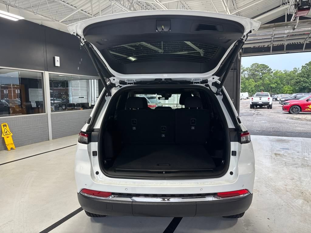 New 2025 Jeep Grand Cherokee Laredo X w/ Luxury Tech Group I image 7