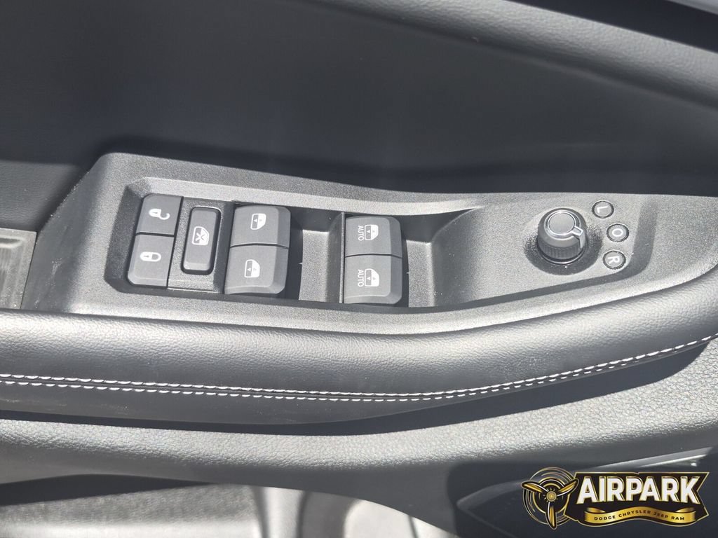 New 2025 Jeep Grand Cherokee Limited w/ Luxury Tech Group II RWD image 10